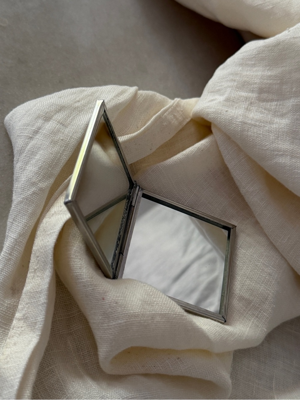 Ornate Silver-Tone Compact Mirror - Picture 3 of 4
